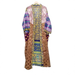 Peignoir Kimono en Soie Satinée 100% à Motifs Floraux, Col en V, Manches Longues, Taille Unique, Idéal pour la Fête des Mères et Demoiselles d'Honneur - Prix de Gros - Product Image 1