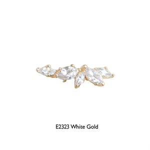 Orecchini a perno in oro bianco E2323 con cristalli taglio marquise, design floreale, montatura a griffe, gioielli classici da donna alla moda - Product Image 1