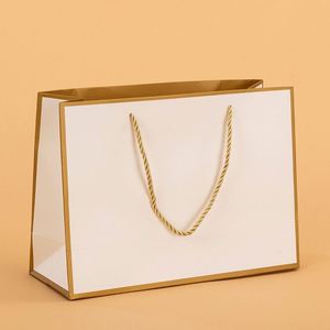 Sacs en papier d'emballage sur mesure KM, sacs cadeaux en papier pour bijoux, sacs de luxe avec logo, sacs de shopping avec poignées - Product Image 3