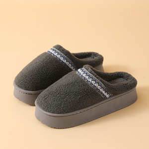 Chaussons d'hiver pour femmes, mules à <span class=keywords><strong>plateforme</strong></span> doublées de fourrure chaude, brodées ethniques, en daim, pour intérieur et extérieur, en coton, faible MOQ - Product Image 4