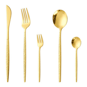 ชุดช้อนส้อมมีดสแตนเลสสีทอง 5 ชิ้น ด้ามจับลายตอก ชุดอาหารตะวันตก ชุดช้อนส้อมแบบสร้างสรรค์ - Product Image 4