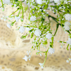 Bouquet de fleurs artificielles Gypsophile à 7 tiges en plastique pour décorations de mariage - Product Image 4