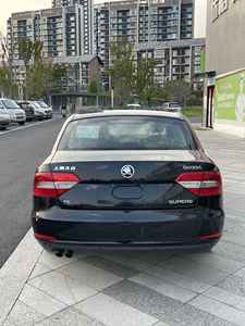 2013 <span class=keywords><strong>Skoda</strong></span> Superb 1.4T Turbo essence voiture conduite à gauche toit ouvrant sièges en cuir caméra arrière pour adultes R16 taille de pneu stock foncé - Product Image 6