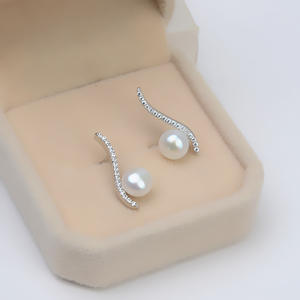 Pendientes de Perlas Triangulares Grandes de Plata de Ley S925 Versión Coreana, Accesorio Simple Hecho a Mano con Soporte Vacío para Mujer 1001 - Product Image 2