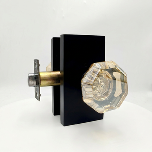 Kenop pintu desain kristal oktagonal Amber Modern dengan pelat logam campuran seng hitam privasi untuk Interior kamar tidur - Product Image 1
