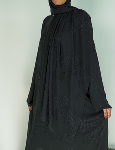 Abaya noire perlée, Abaya ornée avec ensemble hijab assorti, Abaya élégante, Robe musulmane pour femmes - Product Image 5