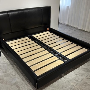 现代简约特大号实木床架，软皮泡沫和织物家居卧室使用 - Product Image 3