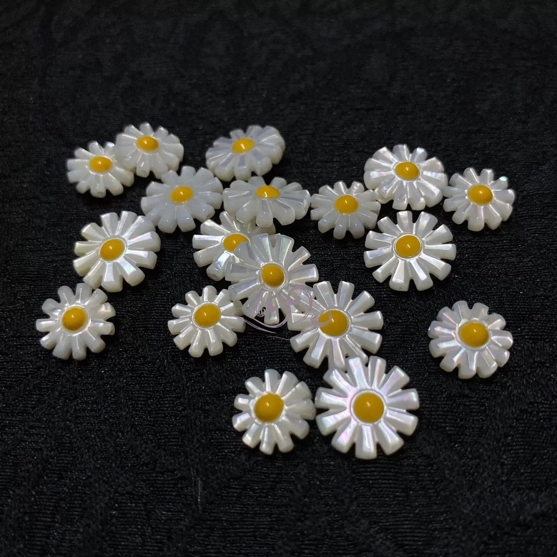 Natural Craft Flower White Mother of Pearl Shell 10mm Daisy Bellis Perennis Charm Bracelet for Jewelry