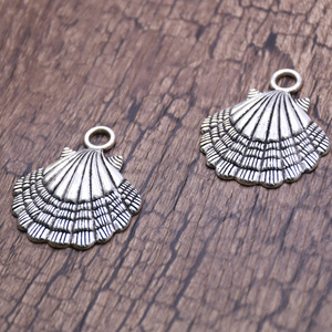 Antique Silver Seashell Pendant Alloy Irregular Shape For Necklace Making DIY Jewelry Component - Product Image 2