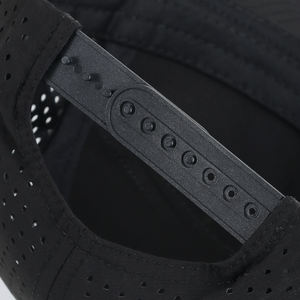 بسعر الجملة قبعة مسطحة مخصصة من Gorras 6 ألواح مقاومة للماء سريعة الجفاف بالليزر مقطوعة بفتحة مثقبة قبعة سناباك - Product Image 5