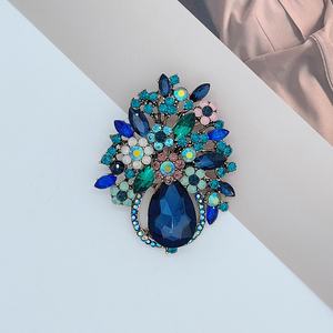 Broche de Lujo para Hombre con Pedrería, Diseño Delicado, Tendencia de Moda, Broche de Cristal con Forma de Flor para Fiestas y Banquetes - Product Image 1