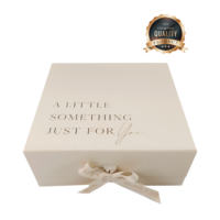 Boîte-cadeau de Noël en carton de luxe personnalisée fermeture magnétique finition mate laminée UV pour les petites entreprises ruban unique pour chaussettes