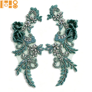 Appliques de fleurs en dentelle brodée 3D faites à la main en usine, ornées de strass et de <span class=keywords><strong>perles</strong></span>, à coudre <span class=keywords><strong>sur</strong></span> <span class=keywords><strong>tissu</strong></span> en polymesh, pour robes de mariée - Product Image 4