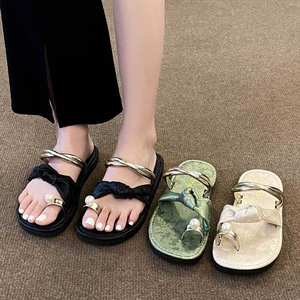 Nouvelles Sandales Plates Premium Niche Française pour Femmes – Tongs Décontractées à Boucle d'Orteil pour l'Extérieur et la Plage – Vente en Gros – Collection Été Tendance - Product Image 3