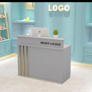 Mostrador de Recepción Moderno para Salón de Belleza, Pequeño, Blanco y Dorado, de Lujo, Usado, para Venta - Product Image 1