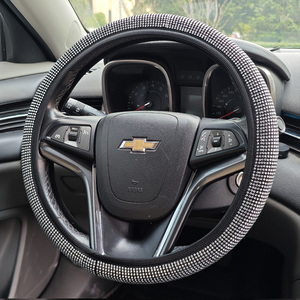 Housse de volant de voiture, nouveau type, populaire, en cuir véritable, avec des détails brillants - Product Image 4