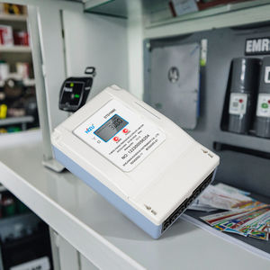 Caja de medidor de energía de prepago antifraude trifásico, medidor de KWH prepago, comunicación Modbus, pantalla LCD, precisión 1,0 montada en la pared - Product Image 3