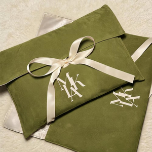Pochette en velours suédé avec fermeture à rabat et logo personnalisé, <span class=keywords><strong>sac</strong></span> d'emballage pour t-shirt, <span class=keywords><strong>sac</strong></span> <span class=keywords><strong>cadeau</strong></span> de luxe, enveloppe d'emballage pour perruque, <span class=keywords><strong>sac</strong></span> anti-poussière en velours - Product Image 1