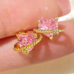 Aretes de Corazón con Circonitas Rosas y Baño de Oro de 18K, Diseño Lindo, Listos para Enviar - Product Image 2