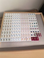 CHIVAN Mahjong de luxe moderne en acrylique, édition internationale, avec chiffres anglais, pour 4 joueurs, thème Ginkgo doré, pour fêtes et jeux décontractés