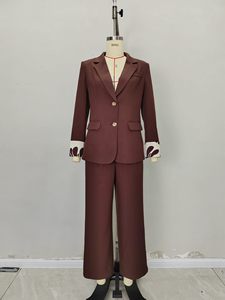 Completo Professionale da Donna in Due Pezzi con Cintura Metallica Aderente Marrone Scuro - Eleganza Sofisticata - Product Image 2