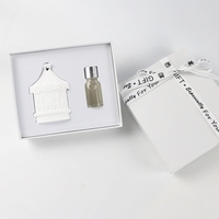 Diffuseur d'huiles essentielles en porcelaine en forme de fleur, désodorisant suspendu pour voiture et armoire, en plâtre céramique parfumé, cadeau de luxe très prisé
