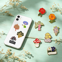 En stock : Épingles en émail et autocollants métalliques pour téléphone, style Cottagecore Forêt, motifs fleurs sauvages, champignons, plantes et nature, pour les amateurs d'art