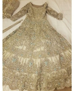 Nuevo Lehenga Choli de Novia, Vestido Largo con Cola, Elegante, Adornado con Cuentas de Cristal y Pedrería, Tela de Satén de Acetato 2021 - Product Image 1