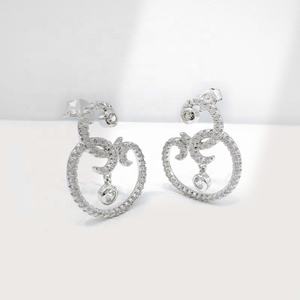 Prix d'usine Boucles d'oreilles géométriques en argent sterling 925 avec zircon, motif fleur, tendance hip-hop, grandes boucles d'oreilles plaquées or pour femmes - Product Image 1