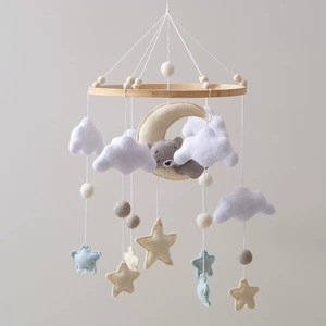 Décoration de lit bébé personnalisée pour nouveau-né - Lapin bleu et lune en feutre, jouet doux avec fixation murale, unisexe - Product Image 6