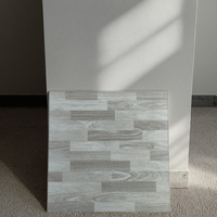 600x600mm gris en stock Promotion Antique mat Grain de bois marbre inspiré sol mur texturé carreaux de porcelaine antidérapants