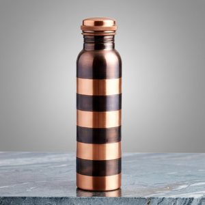 Botella de agua de cobre con líneas negras y doradas, diseño minimalista ecológico para hidratación diaria, viajes, gimnasio, hogar, oficina, regalos. - Product Image 1