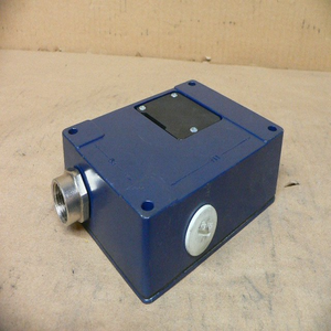 Brandneuer & PLC-Sicherheitsschalter Azm 415-13Zpk Controller *Industrielle Automatisierungsprodukte - Bestes Preis-Leistungs-Verhältnis - Product Image 1