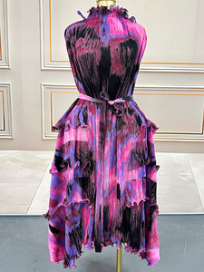 Abito personalizzato Miyake plissettato a trapezio per donne <span class=keywords><strong>taglie</strong></span> forti eleganti da sera Chic nuovo stile stampato Tie-Dye irregolare in Chiffon solido - Product Image 3