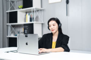 OBSBOT minuscule directeur automatique caméra AI 4K <span class=keywords><strong>vidéo</strong></span> Webcam Ai suivi prise de vue 1080P/30fps 4K caméra pour flux en direct étude en ligne - Product Image 2