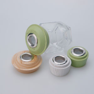 Couvercles de bouteilles d'aromathérapie WeWood écologiques du Vietnam bouchon à vis en bois de nouvelle conception personnalisée emballage écologique en liège facile à utiliser - Product Image 3