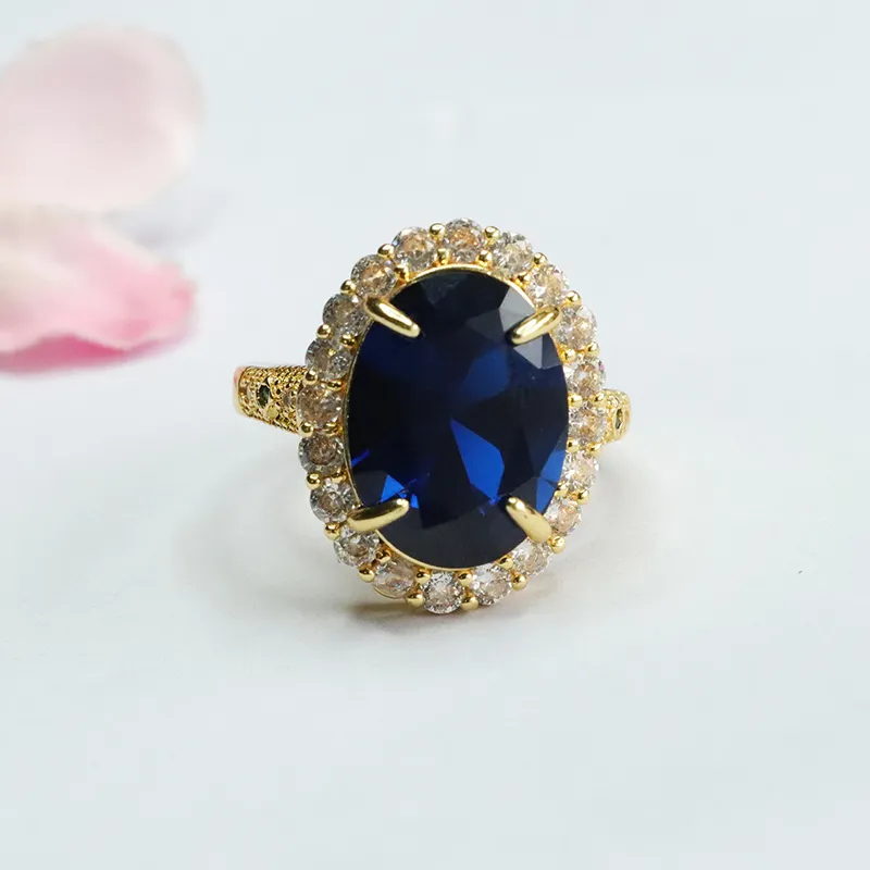 ジルコンでいっぱいの金メッキダイヤモンドリングジュエリーストーンファセット栽培スピネルリング女性のための青い宝石リング