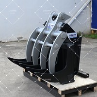 Râteau hydraulique multi-dents monté sur excavatrice pour la manutention de pierres, roches, bois, bûches et matériaux forestiers – Haute efficacité