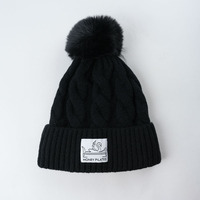 Bonnet d'hiver unisexe Yukaihe personnalisé avec pompon, en tricot torsadé, logo brodé, ajustement extensible pour hommes et femmes