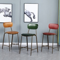 Tabouret de bar industriel vintage en métal style américain avec assise en cuir rembourrée pour mobilier de loft