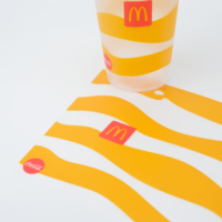 Feuille transparente de logo d'impression personnalisé de McDonald's IML pour le vernissage de gobelets en plastique Impression d'étiquettes en matériau PP/PET
