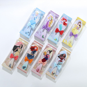 Peine <span class=keywords><strong>de</strong></span> Dibujos Animados con Diseño <span class=keywords><strong>de</strong></span> Princesa Ariel, Blancanieves y Cenicienta, Peine Antiestático con Lazo para Masaje Capilar para Niños, Se Acepta Logotipo Personalizado - Product Image 2