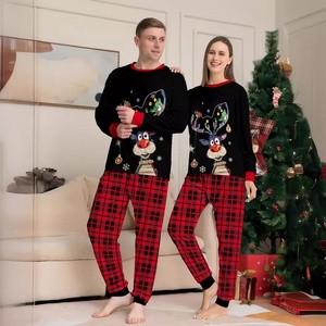 Pijama familiar a juego con estampado de renos <span class=keywords><strong>divertidos</strong></span> de <span class=keywords><strong>Navidad</strong></span> 2025, Top negro de manga larga y pantalones a cuadros rojos, ropa de dormir para padres e hijos - Product Image 3