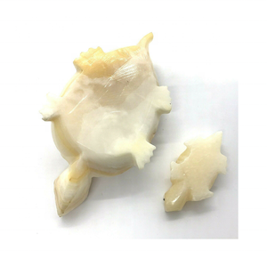 รูปแกะสลักรูปเต่าโอนิกซ์สีขาวแกะสลักเป็นกลุ่มรูปแบบที่เป็นเอกลักษณ์ของตกแต่งบ้านงานฝีมือหินจากปากีสถาน - Product Image 3