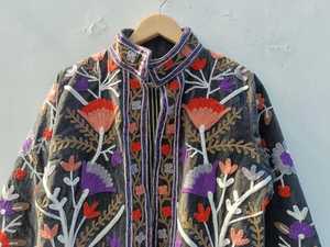 Veste boutonnée unisexe vintage en velours et coton respirant, broderie florale et animale Suzani faite à la main, style ethnique chic, cadeau idéal pour l'hiver - Product Image 4