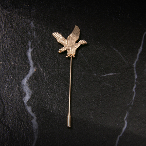 Daili Gold <span class=keywords><strong>Eagle</strong></span> Head Broche Delicadamente Gravado Handmade Lapel Pin Broche Longo Lapela Pinos para Unisex - Product Image 4