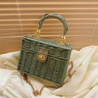 Embrayages et sacs en paille Sac à main générique Sac fourre-tout classique à rayures simples pour la revente Voyage de plage en forme de lune