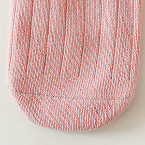 Vente en gros Chaussettes pour bébé à volants doux motif météo de printemps avec bande dessinée Chaussettes pour bébé antidérapantes à mi-tube personnalisées - Product Image 6