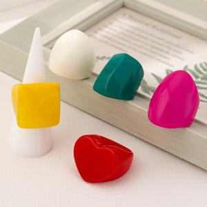 Venta al por mayor vacaciones geométricas amor anillo conjunto anillo de resina para las mujeres de viaje ropa diaria - Product Image 3