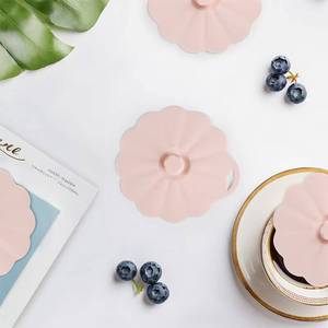 Couvre-gobelets en silicone réutilisables en forme de fleur, personnalisés en usine - Product Image 4